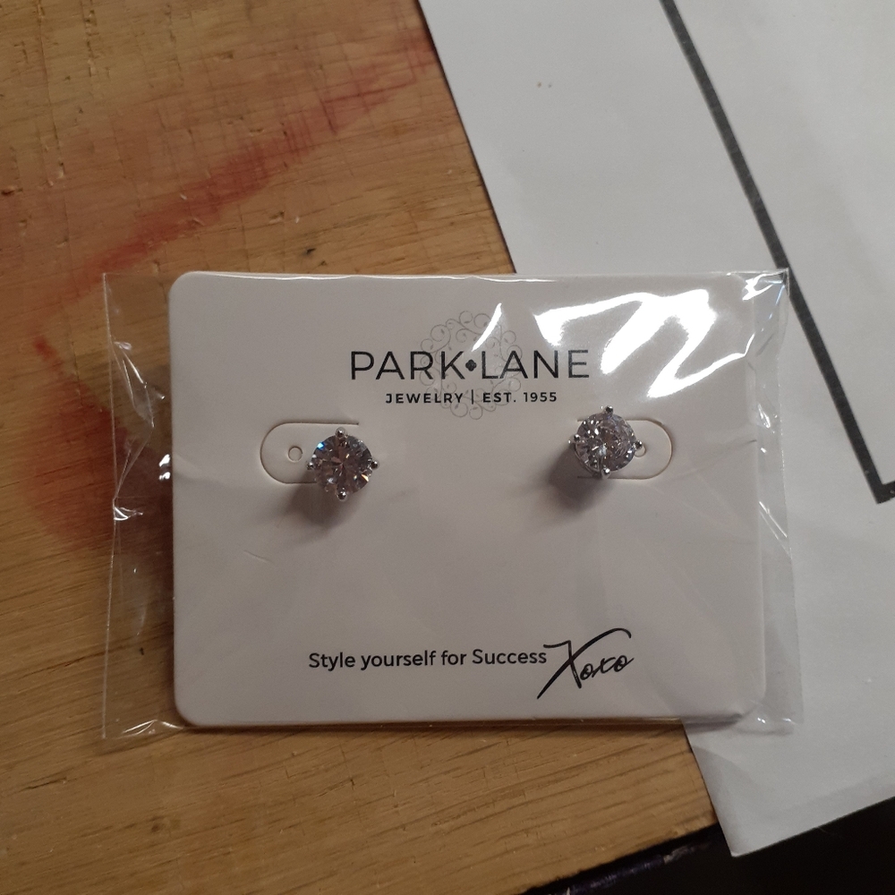 Park Lane sparkly clear crystal, silver studs